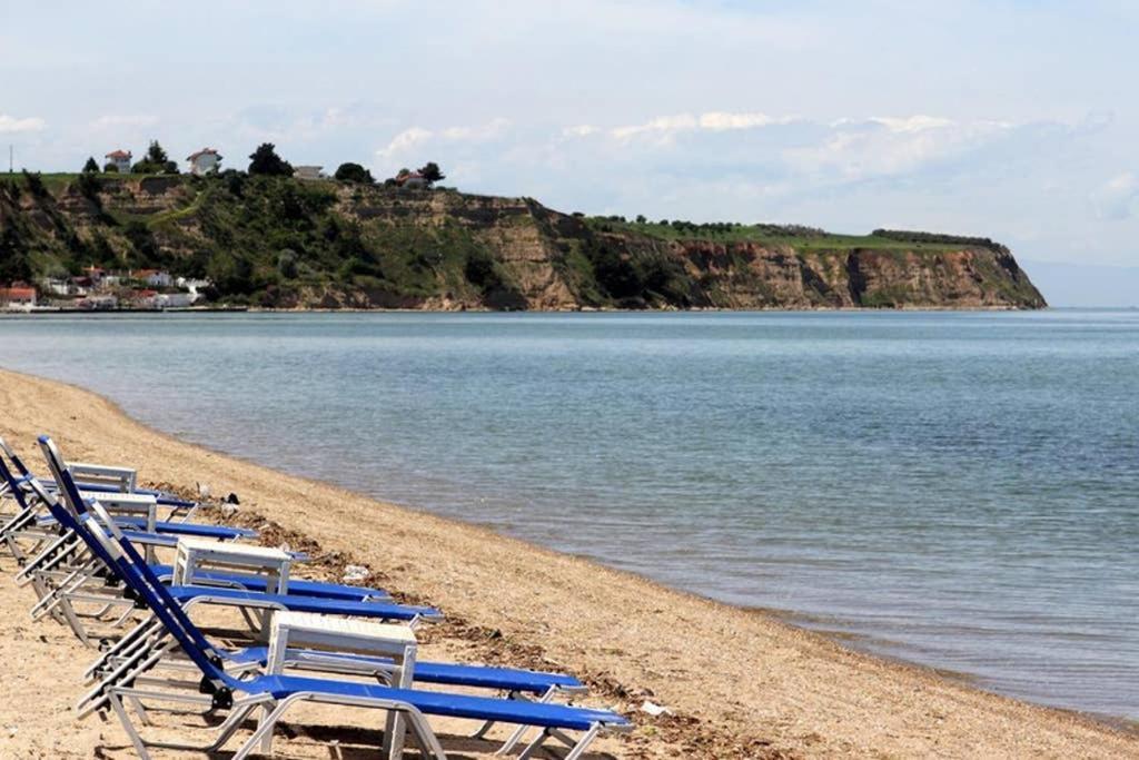 Beautiful Apartment Anais Near The Sea Agia Triada  Bagian luar foto
